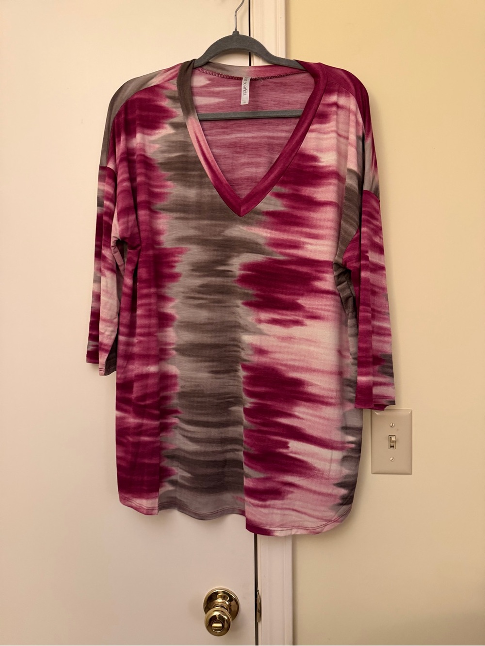 V-Neck Tie-Dye Tunic Top in Pink & Gray